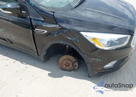 2019 Ford Escape Titanium z USA, uszkodzony, nr VIN 1FMCU9J96KUA29660